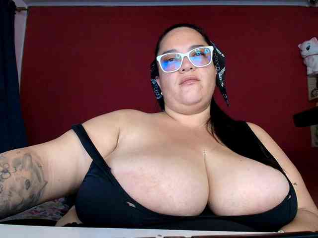 lulubigtitts webcam