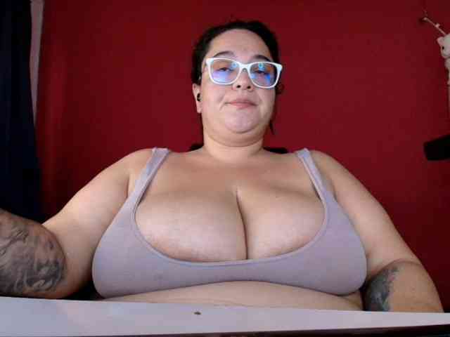 lulubigtitts webcam