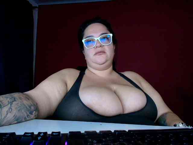 Modelo: lulubigtitts