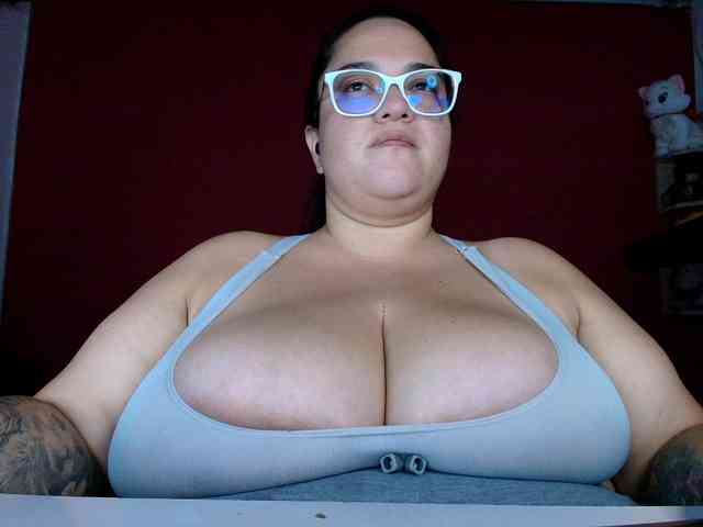 Modelo: lulubigtitts