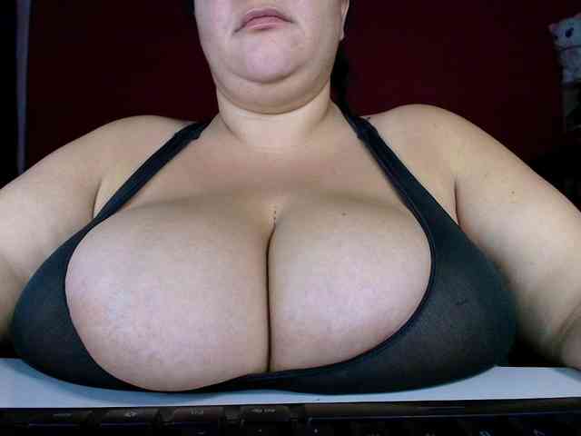 Modelo: lulubigtitts