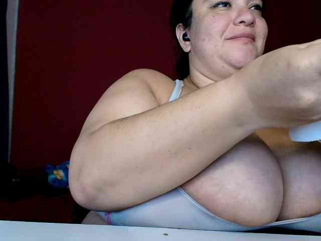 lulubigtitts webcam