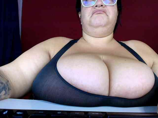 lulubigtitts webcam
