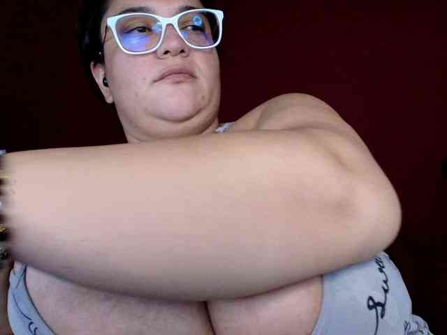 Modelo: lulubigtitts
