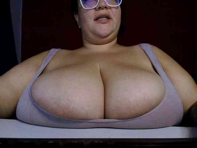 lulubigtitts webcam