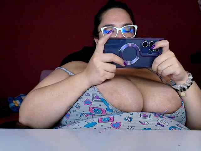 lulubigtitts webcam