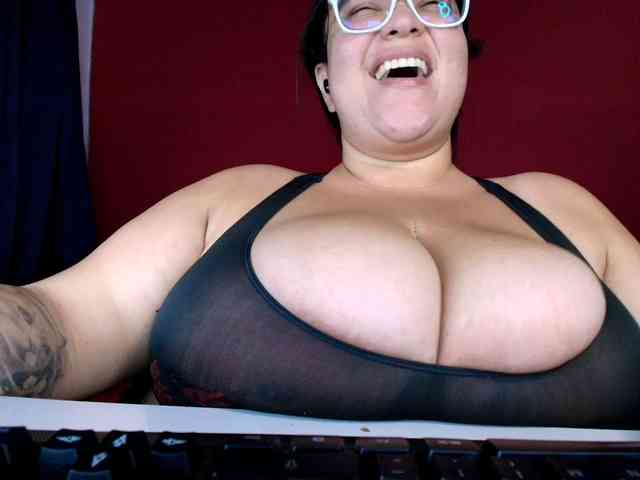 lulubigtitts webcam