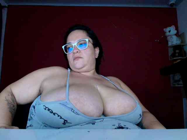 モデル: lulubigtitts