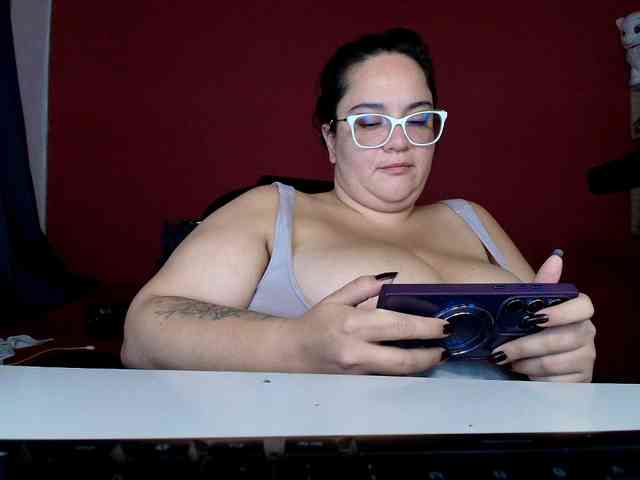 Modelo: lulubigtitts