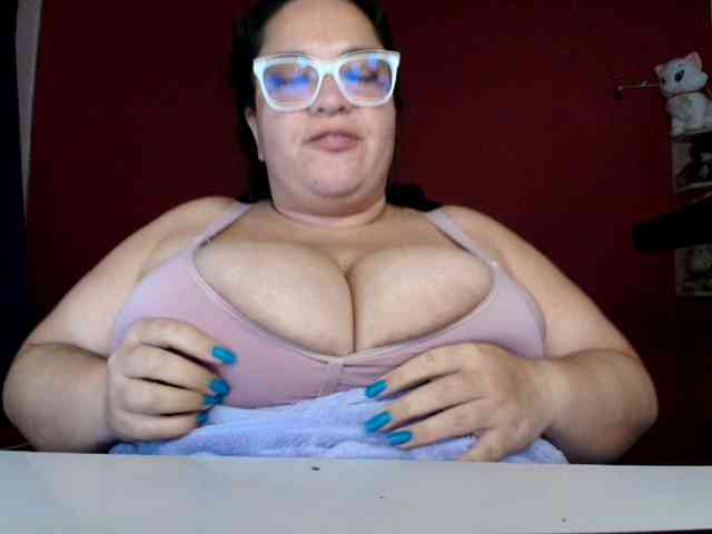lulubigtitts webcam