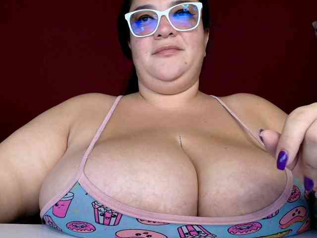 lulubigtitts webcam