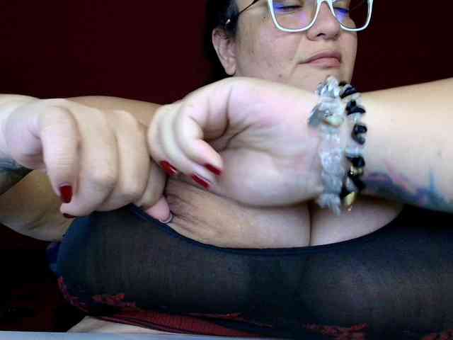 lulubigtitts webcam