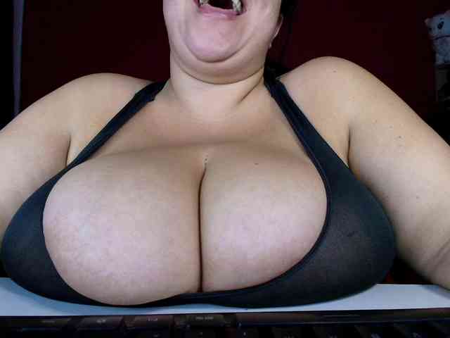 lulubigtitts webcam