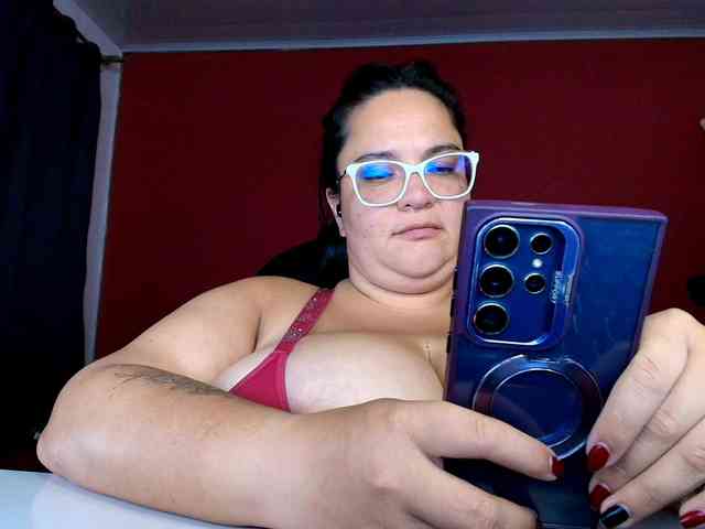 Modelo: lulubigtitts