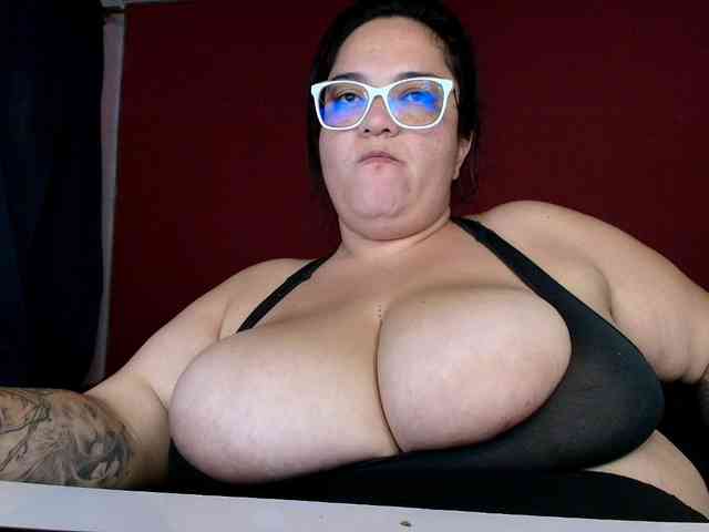 lulubigtitts webcam