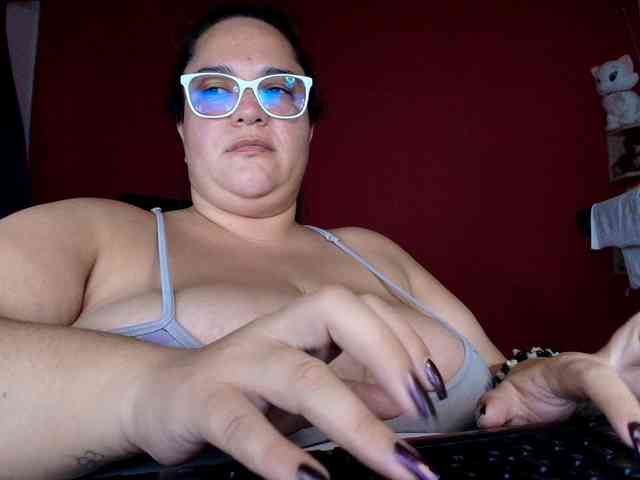lulubigtitts webcam