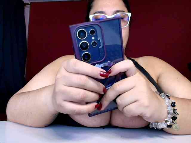 lulubigtitts webcam