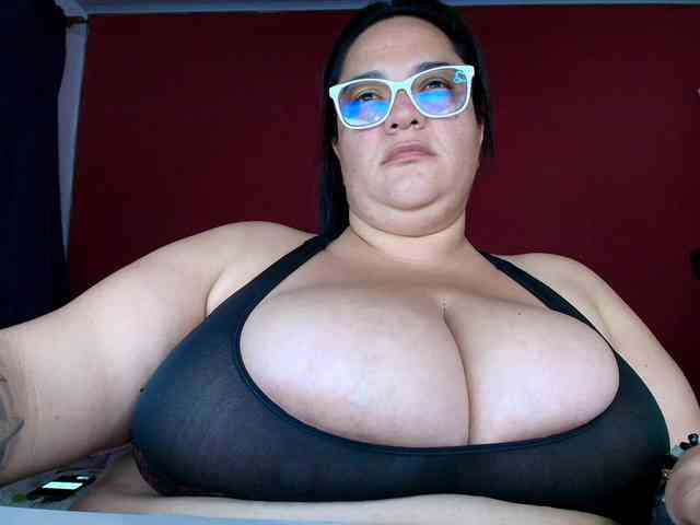 lulubigtitts webcam
