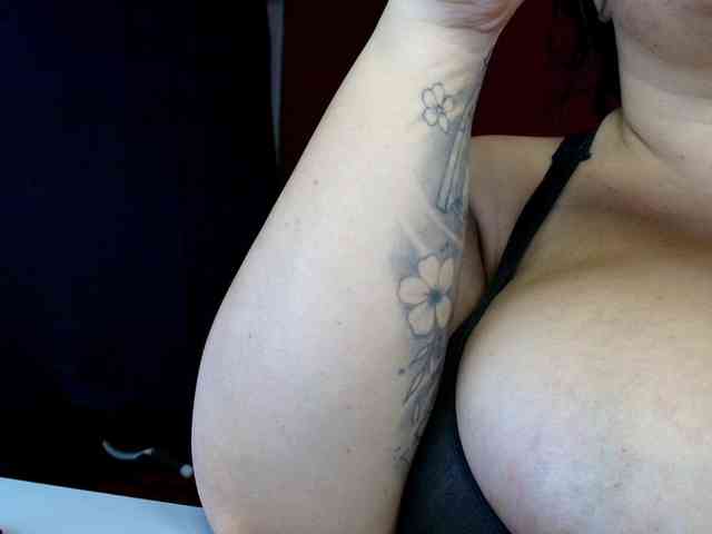 lulubigtitts webcam
