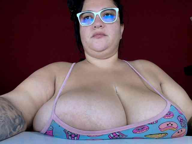 lulubigtitts webcam