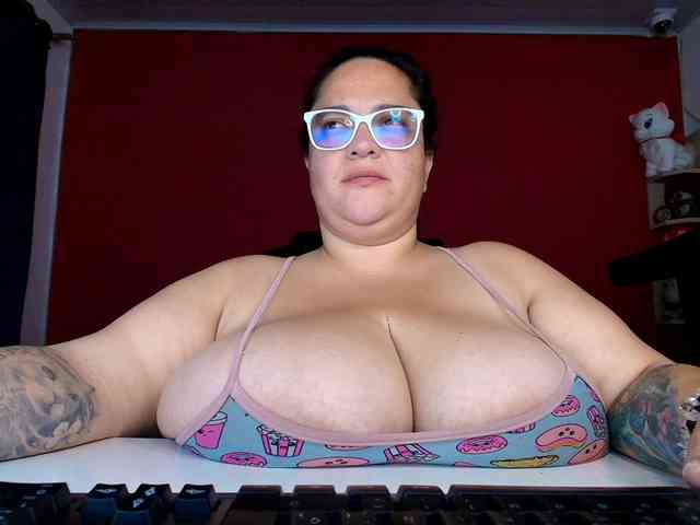 lulubigtitts webcam