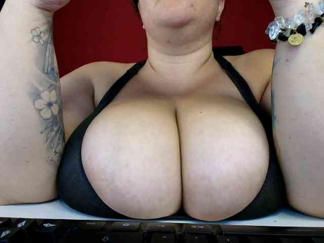 lulubigtitts webcam