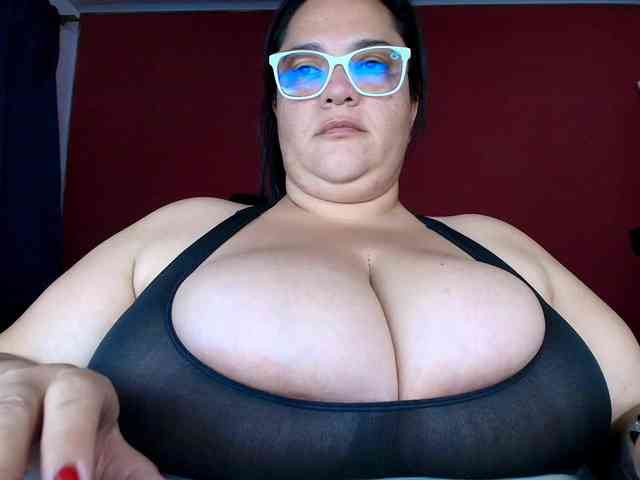lulubigtitts webcam