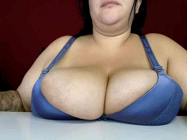 lulubigtitts webcam