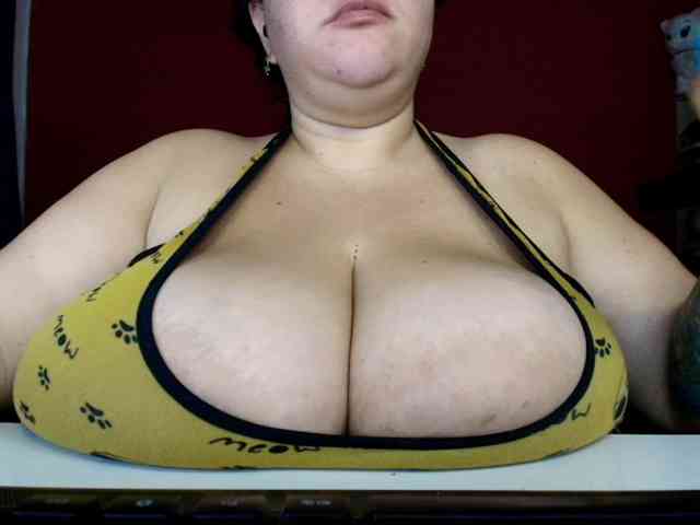 lulubigtitts webcam