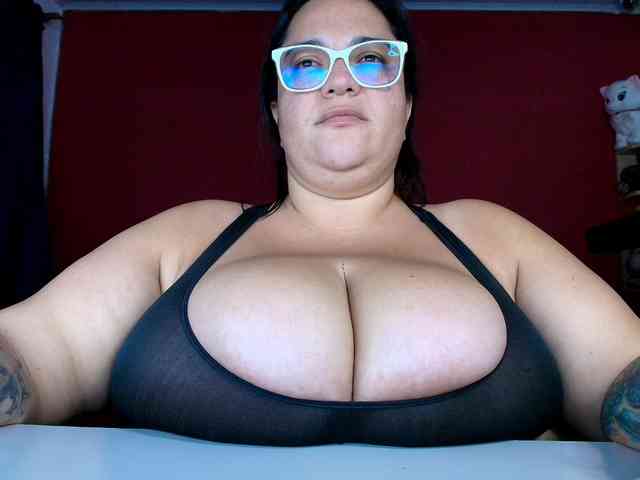 lulubigtitts webcam