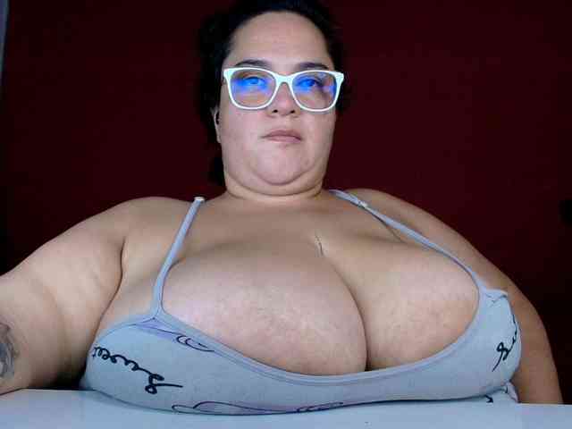 Modelo: lulubigtitts