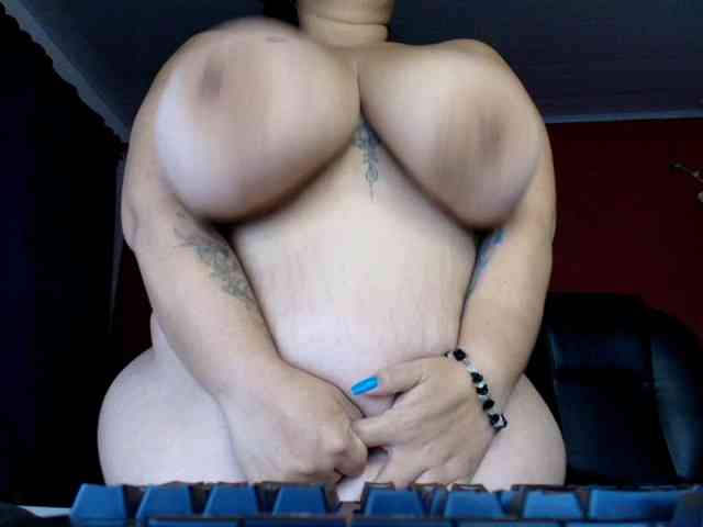 lulubigtitts webcam