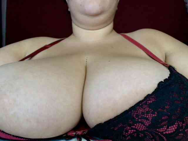 lulubigtitts webcam