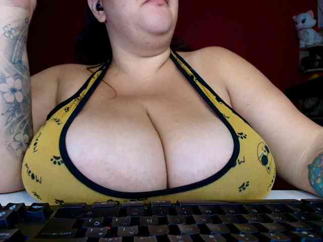 lulubigtitts webcam