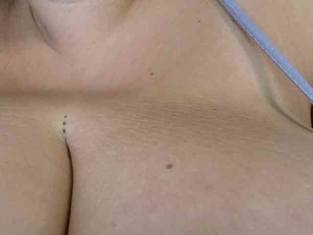 lulubigtitts webcam