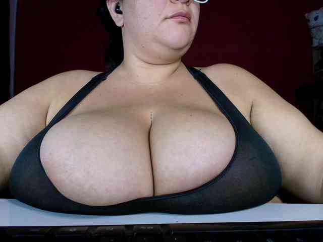 模特: lulubigtitts