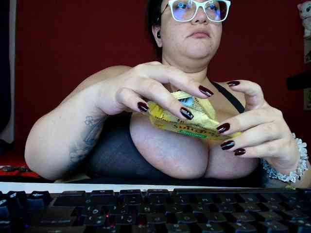 lulubigtitts webcam