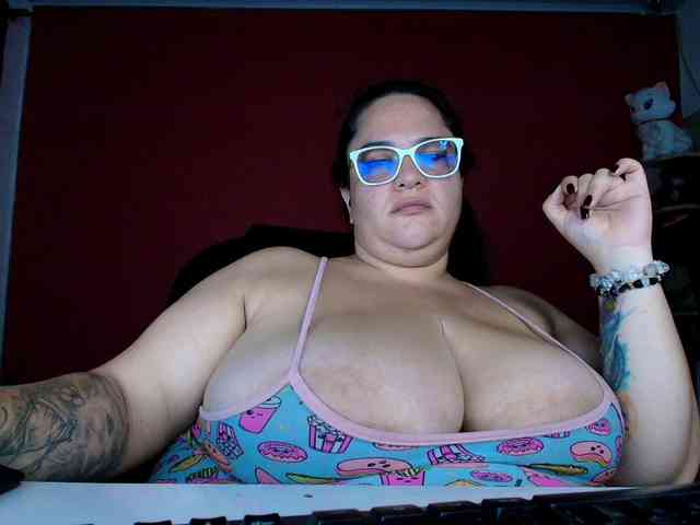 lulubigtitts webcam
