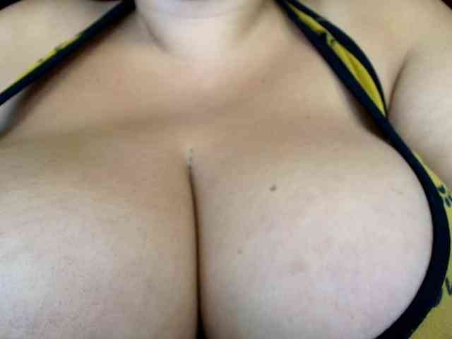 lulubigtitts webcam
