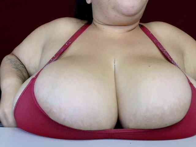 Modelo: lulubigtitts