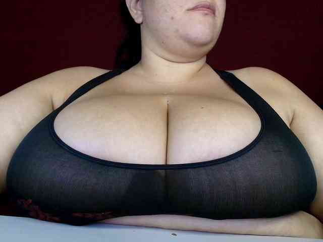 lulubigtitts webcam