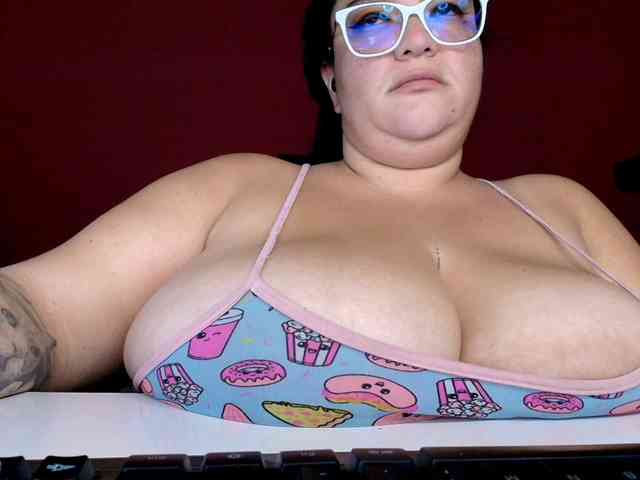 Modelo: lulubigtitts