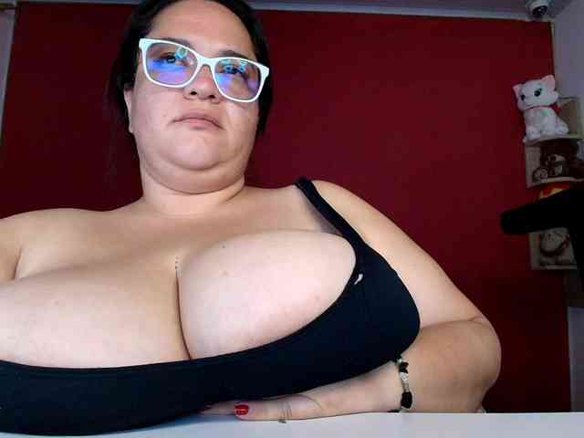 lulubigtitts webcam