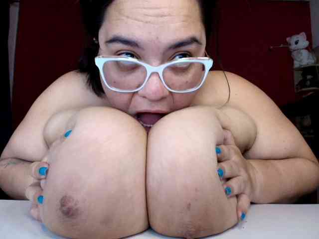 lulubigtitts webcam