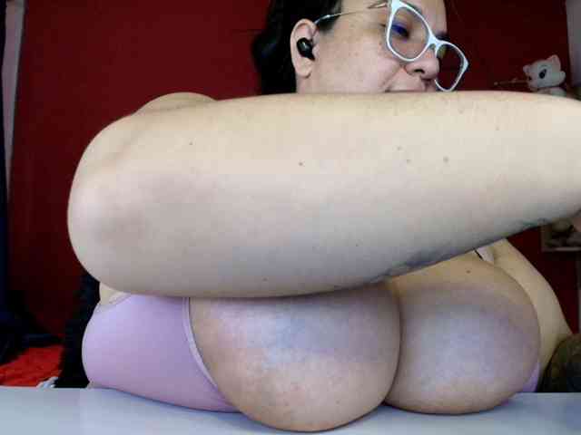 lulubigtitts webcam