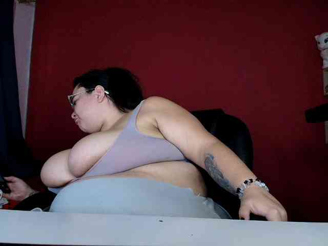 Modelo: lulubigtitts