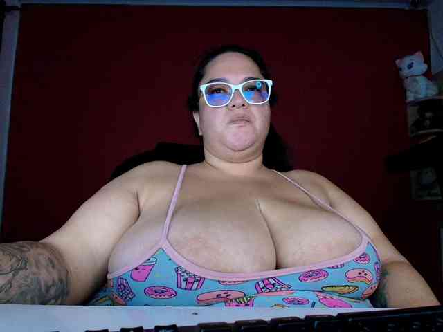 lulubigtitts webcam