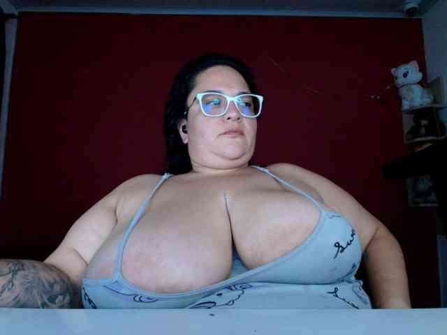 lulubigtitts webcam