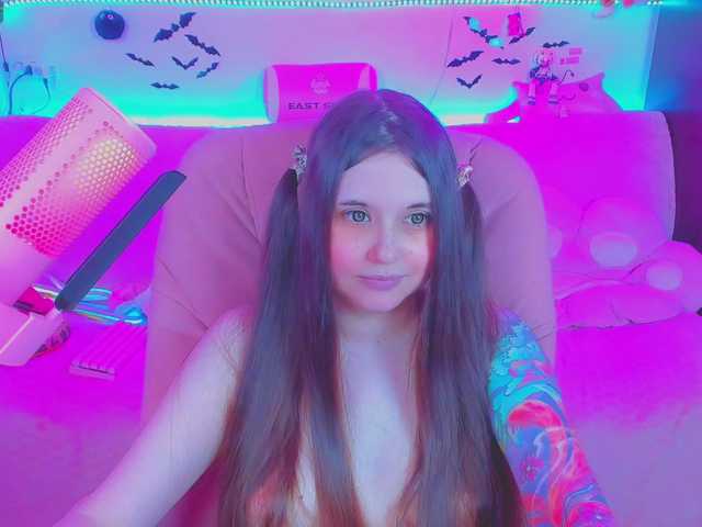 LoliSuccub live webcam show