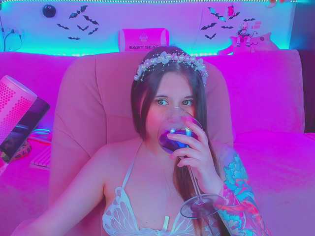 LoliSuccub live webcam show